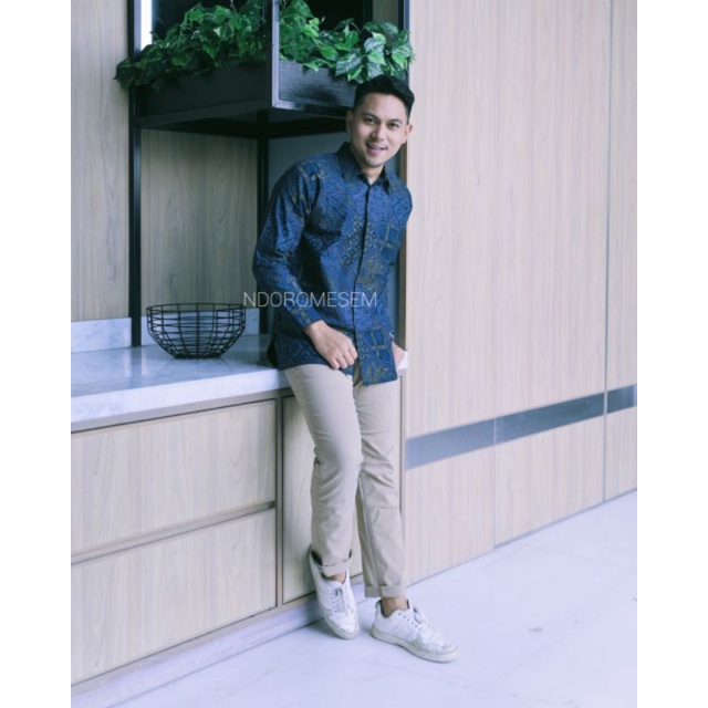 Batik sekarjagad biru katun halus furing