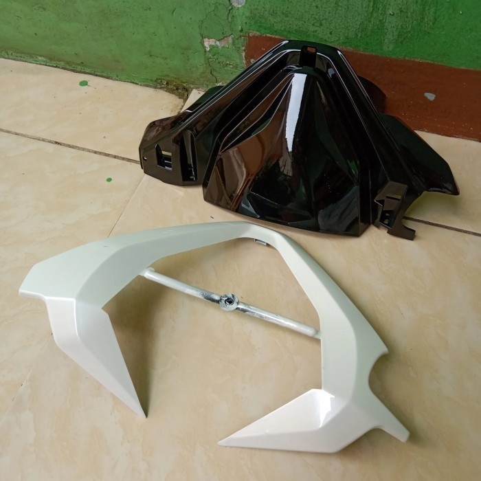 Batok depan Vario New 125/150 putih