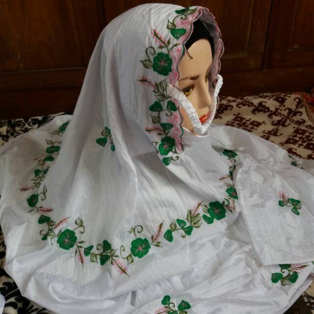 Mukena terusan bhn parasit tebal dan digin