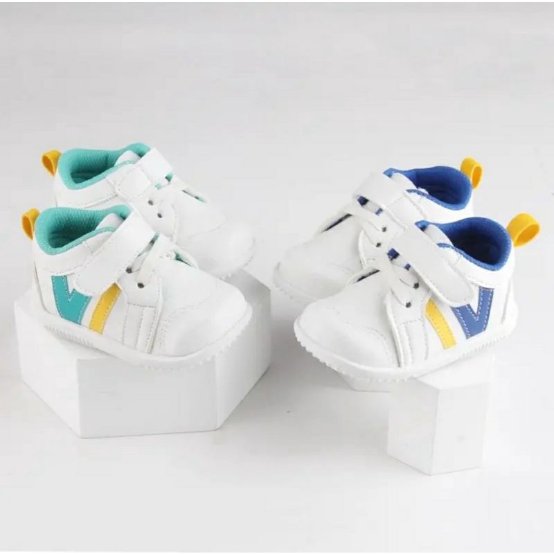 Sandal Sepatu anak/ Sport V/ Sneaker