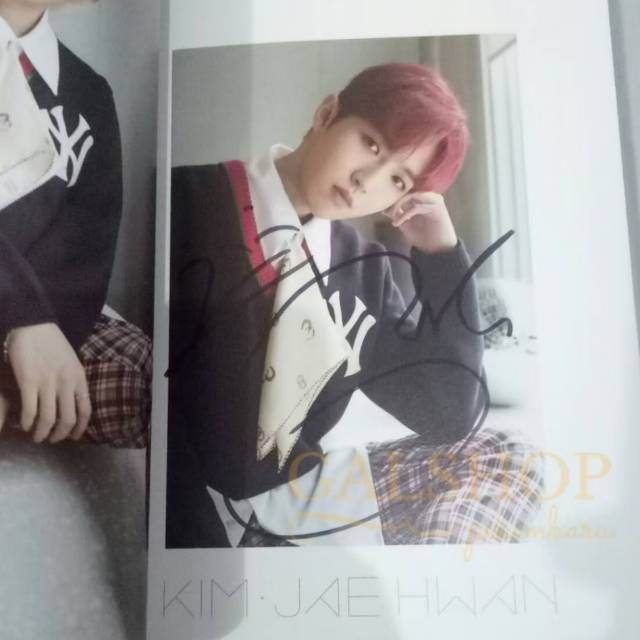 Album signed wannaone