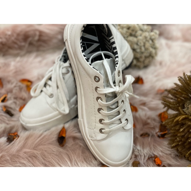 zara sneakers tali