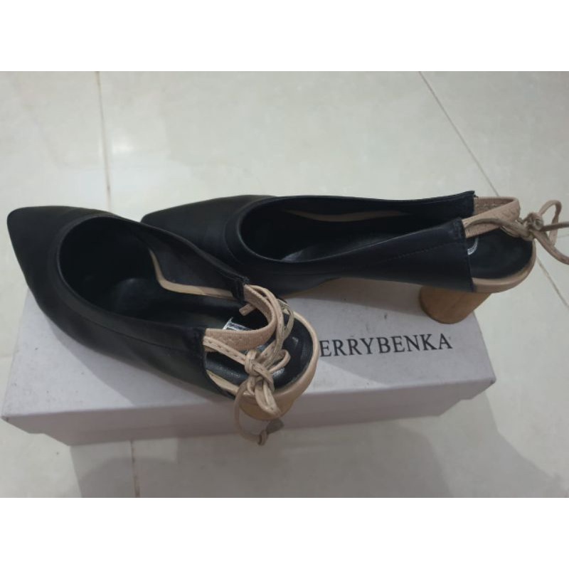 sepatu berrybenka