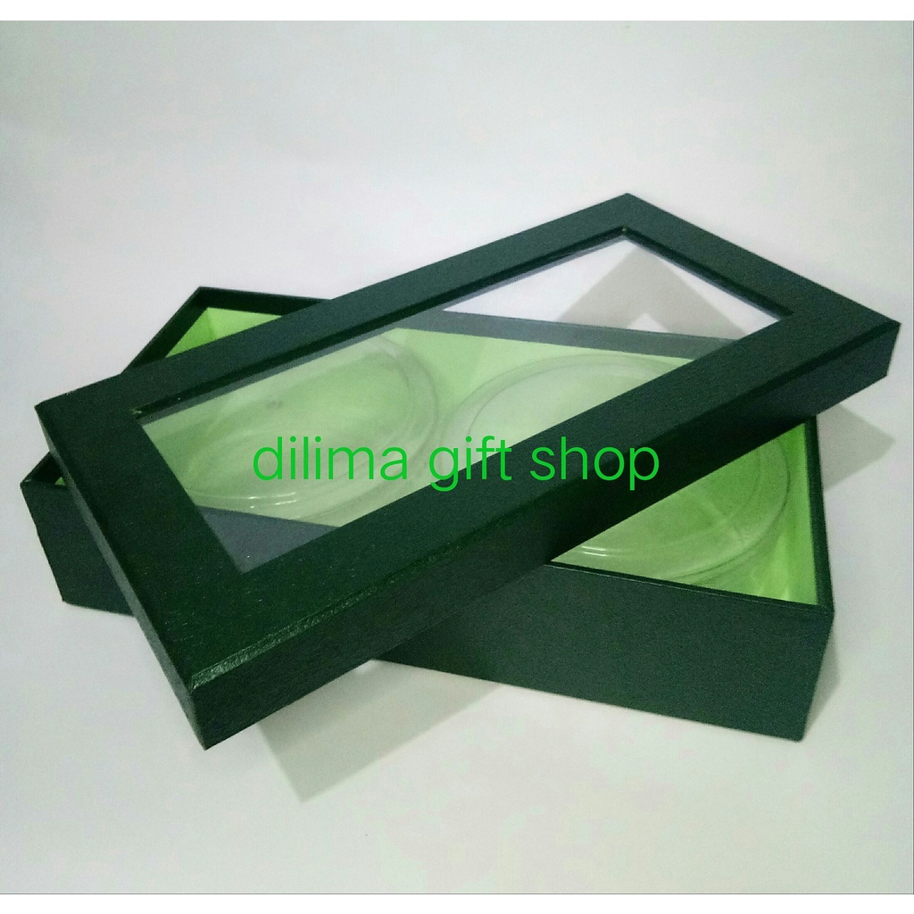 

Box Jendela Utk Toples 500 Gram / Box Hardboard Jendela Mika / Box Toples Exlusive / Box Kotak Untuk Toples Bulat Kue Kering 500gr / Box Toples Kue kering isi 2, 3,4 dan 6 Toples / Box Toples isi 6 toples Mewah / Box Toples Isi 3 Toples