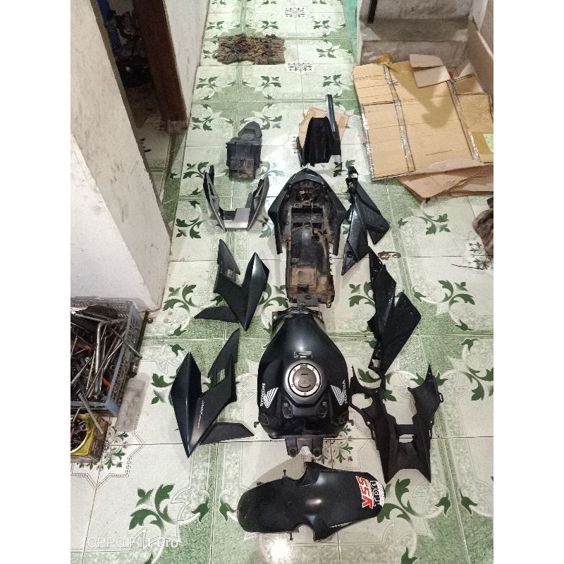 body set new CB150R warna hitam doff