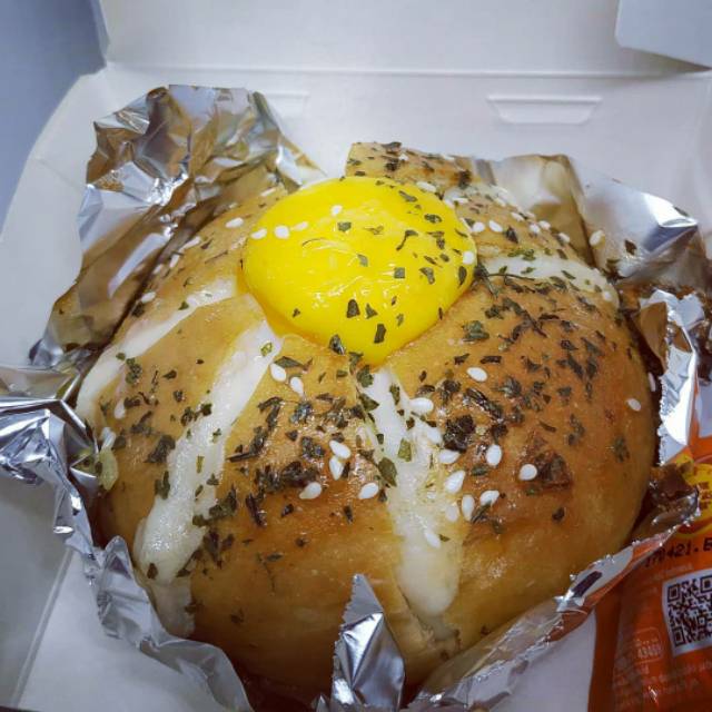 

Korean Cream Cheese Garlic Bread (egg yolk)