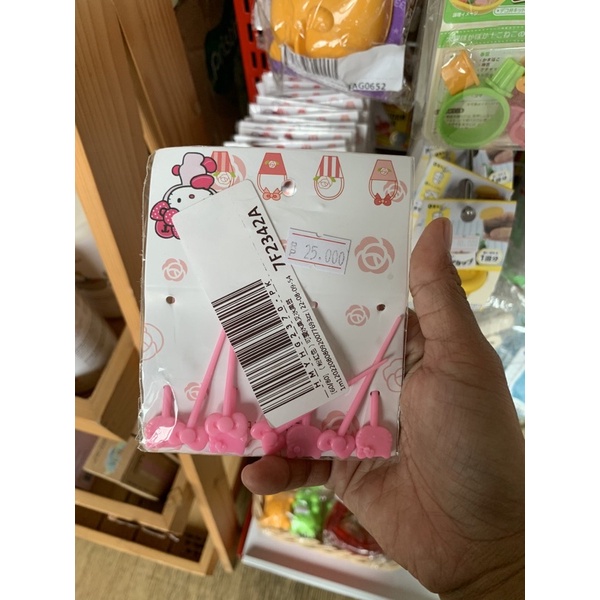 

tusukan pitta hello kity