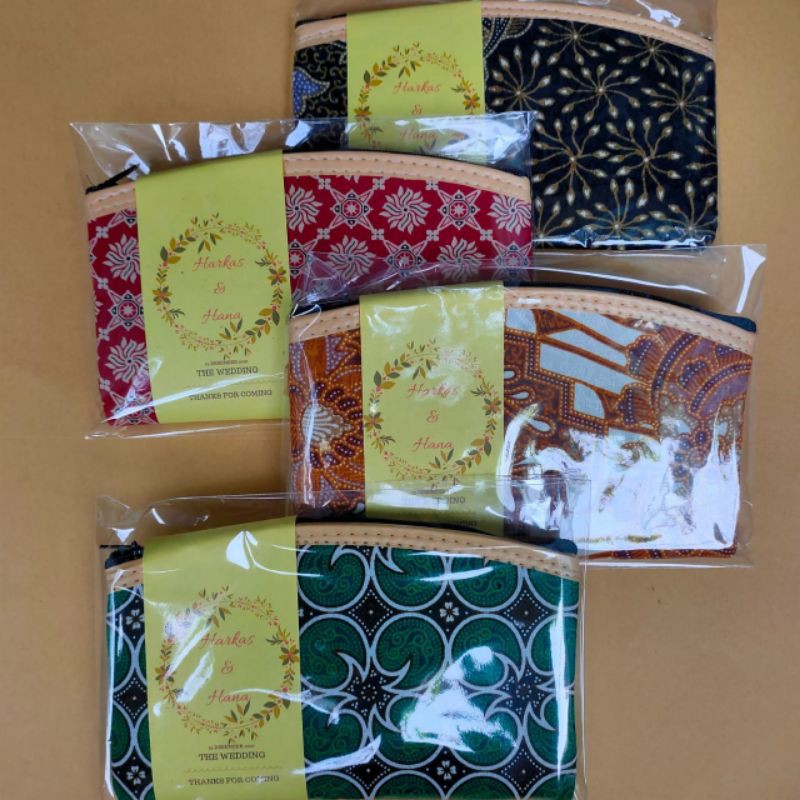 

Souvenir Pernikahan Dompet Batik Jogja Murah Bahan Tebal Tempat Pensil Motif Tenun Free Ucapan