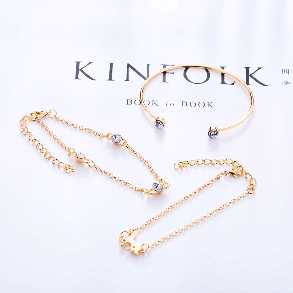 Gelang Multilayer Bahan Metal Warna Emas Aksen Kristal Gaya Retro Untuk Wanita