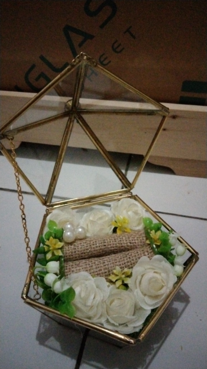 Ring Bearer Tempat Cincin Kaca Terarium