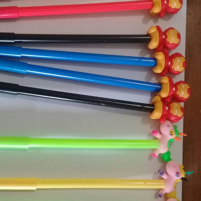 

Bolpen gel karakter warna hitam...anti macet..pilihan karakter banyak..unicorn.doraemon..tayo.frozen