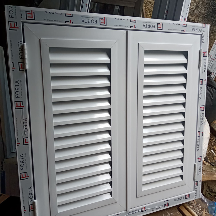 jendela jalusi 100x100 - Putih Termurah