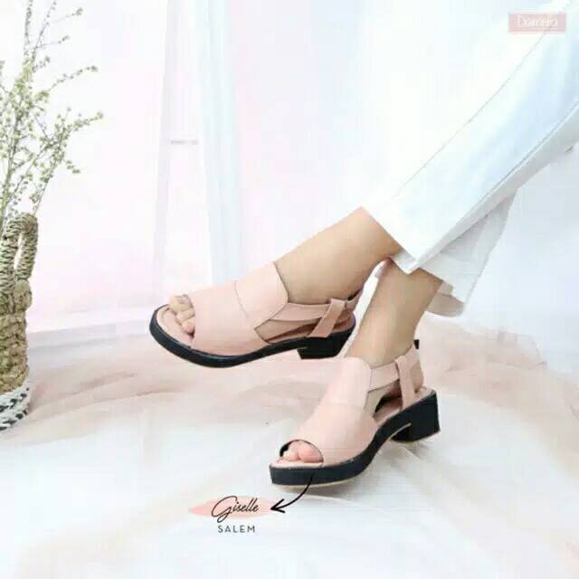 DAMELIA GISELLE SANDAL WANITA
/ Sandal murah/Sepatu murah/fashion wanita