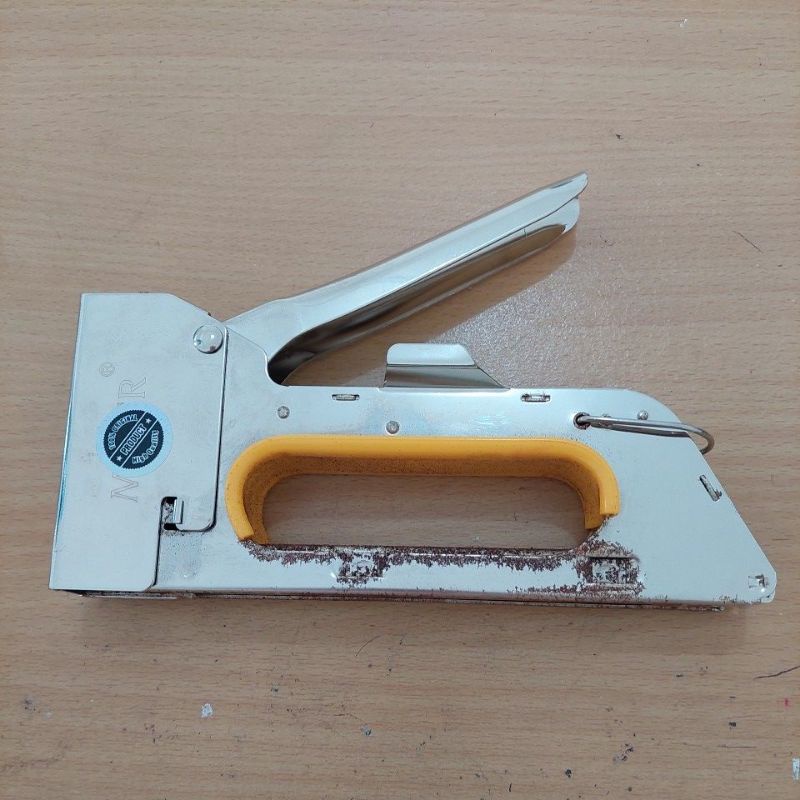 

steples gun / Gun tacker / gun stapler/ stapler gun