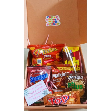 

Kado/hampres/Gift Box Snack Ulang tahun, Wisuda, dll custom ucapan