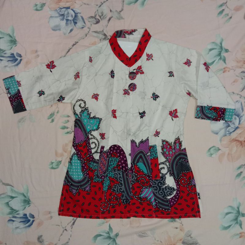 Kemeja Batik Wanita Putih (Baju Preloved Murah) | BT12