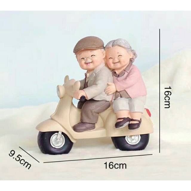 Patung pajangan kakek nenek