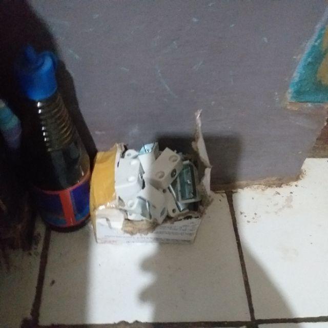 Trapes Trafex Traves Putih Plastik Murah Klem Lemari Bongkar Pasang