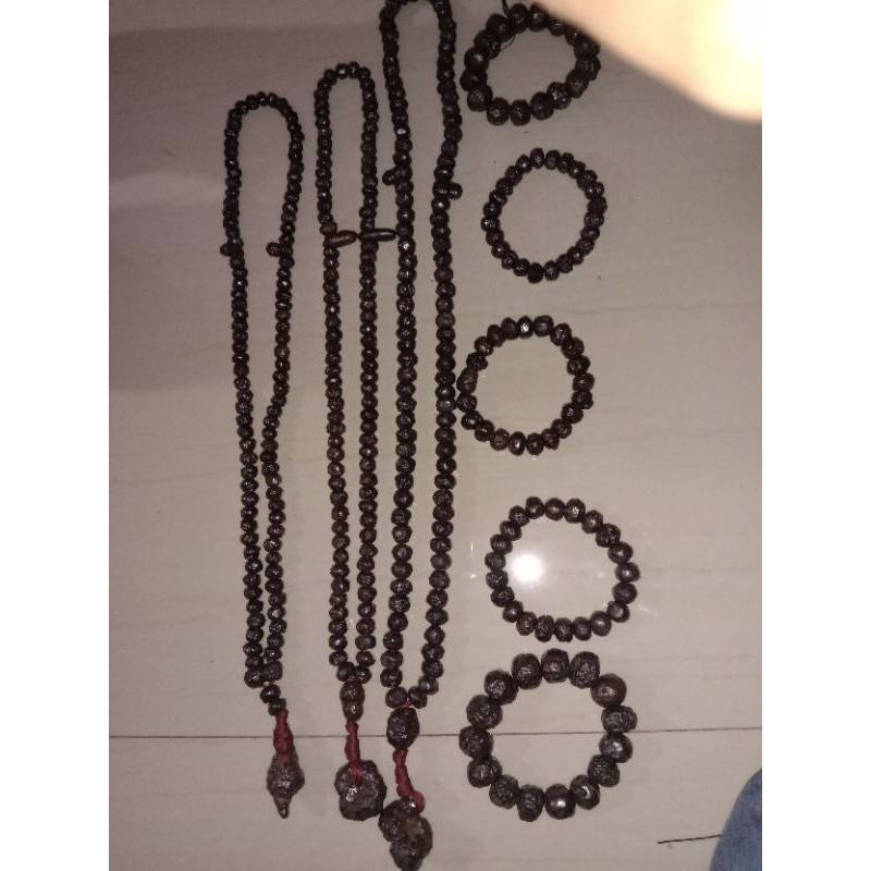 tasbih kecil sekaligus kalung.batu selonatah dan bandul batu antik unik.