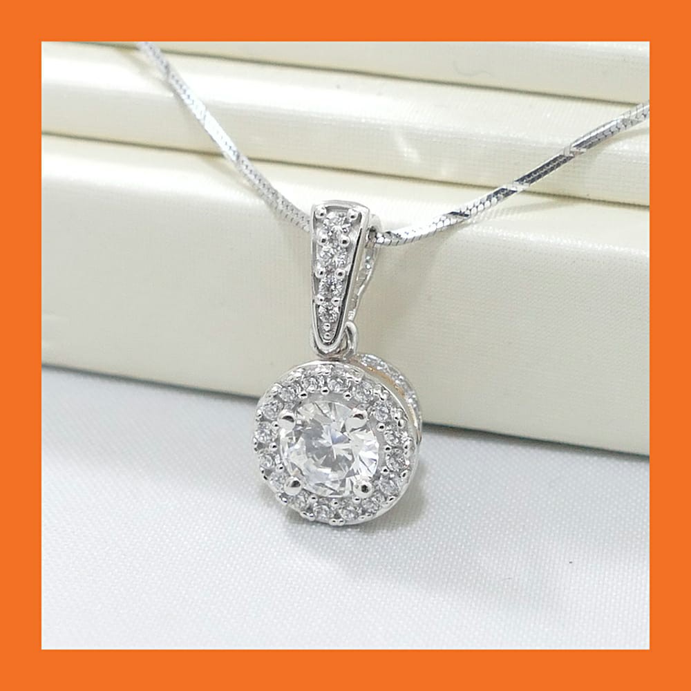 

Dominique Jewellery-Liontin Princess Lotus Sandra Dewi Gold 75,5% SNI