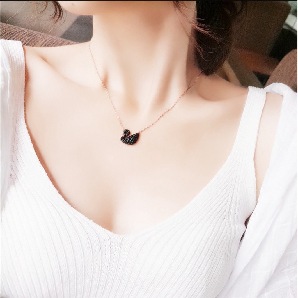 Kalung Titanium Swan Hitam dan Putih Kristal Dengan Rantai Rosegold, Gold dan Silver