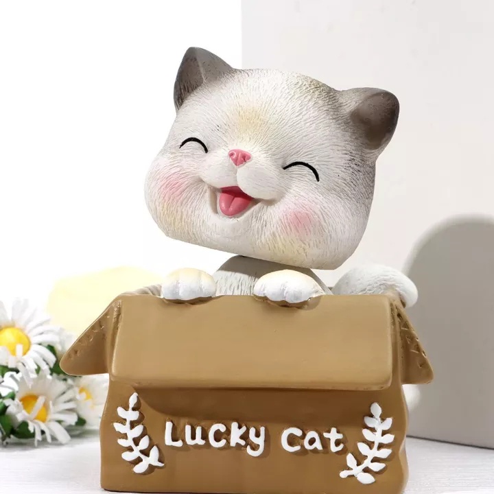 Pajangan Dasboard Kepala Goyang/Boneka Kucing Daychase Original lucky cat Pajangan Dashboard Mobil Lucky Cat Kucing Kepala Goyang Pajangan Balon Pajangan Dashboard Mobil LUCKY CAT Kucing Kitty Kepala Goyang