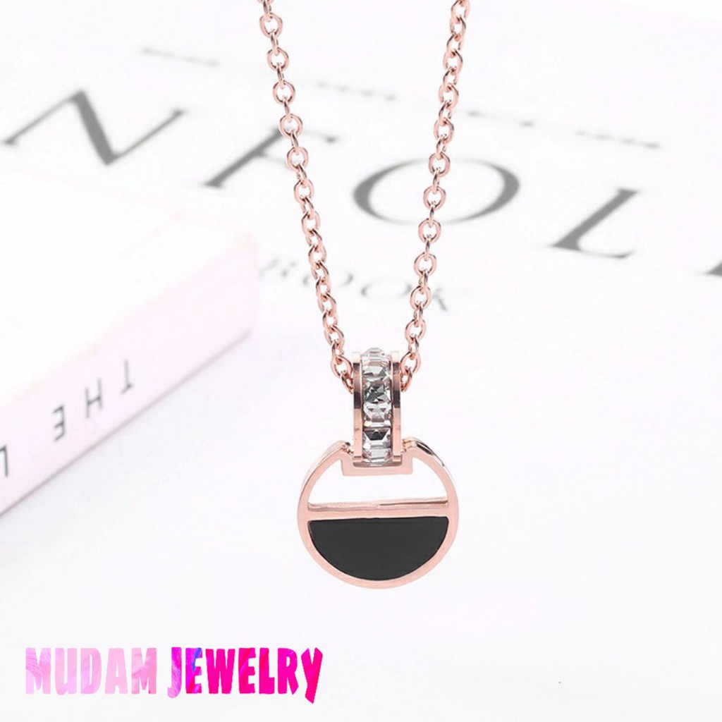 Kalung Titanium Semi Circular Black Zircon Lapis Emas 18K