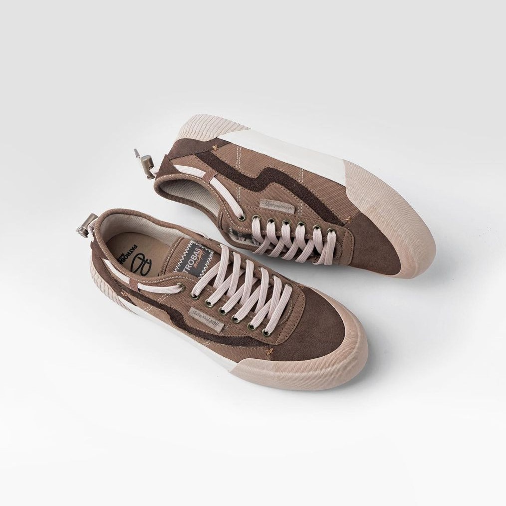 Sepatu Patrobas with Nevertoolavish Triassic  Collaboration (Hi/Low)-Low