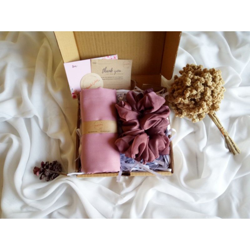 

Hampers Hijab / Hamper Murah / Kado Unik