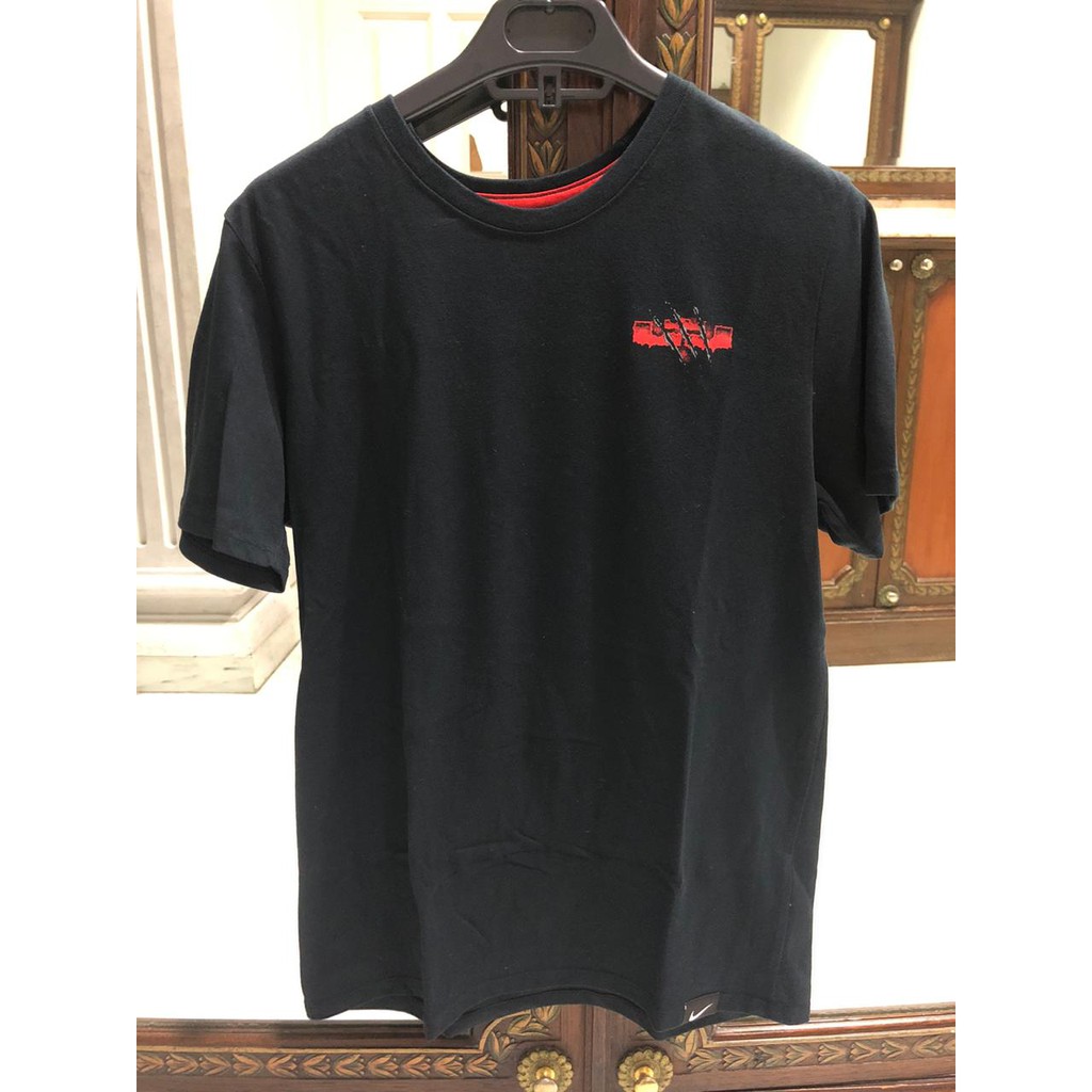 preloved/ thrifted/ baju bekas kaos Nike Lebron James