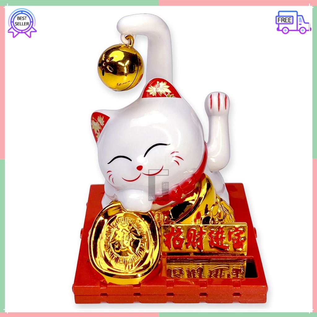 Pajangan Patung Hiasan Kucing Hoki Maneki Neko Maneko Neki Keberuntungan Rejeki Rezeki Lucky Cat Tangan Goyang Gerak China Cina Jepang Solar Non Baterai Batre Batrai Listrik Meja Toko Kasir Dashboard Mobil Ukuran Size Besar Kecil Small Sedang Medium Murah