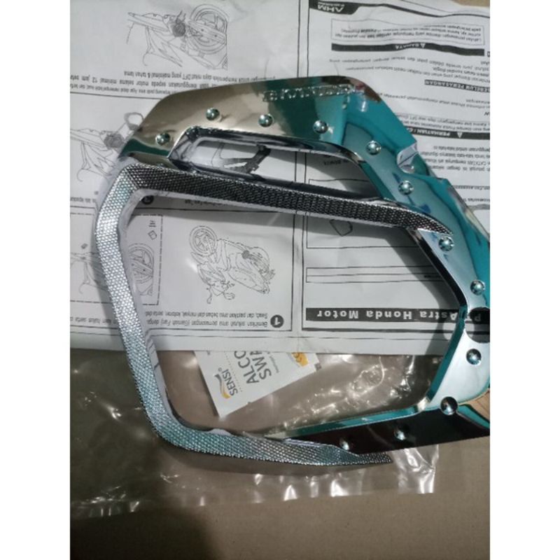 Garnish Cover Radiator chroom Vario 125 old lama/ bholam KZRA