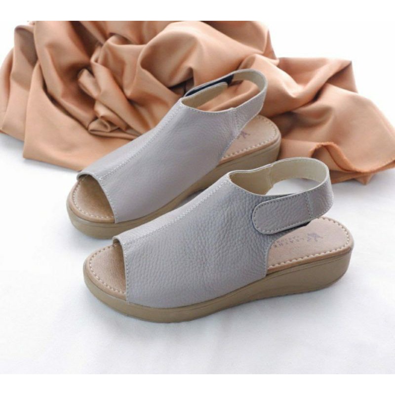 Sandal Kulit Wedges Wanita