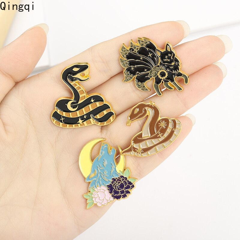 Bros Pin Enamel Bentuk Rubah Kelelawar Ular Matahari Bulan Untuk Hadiah