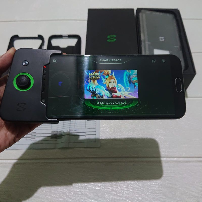 HP gaming black shark 1 fullset ram 8/128 minus white spot tipis