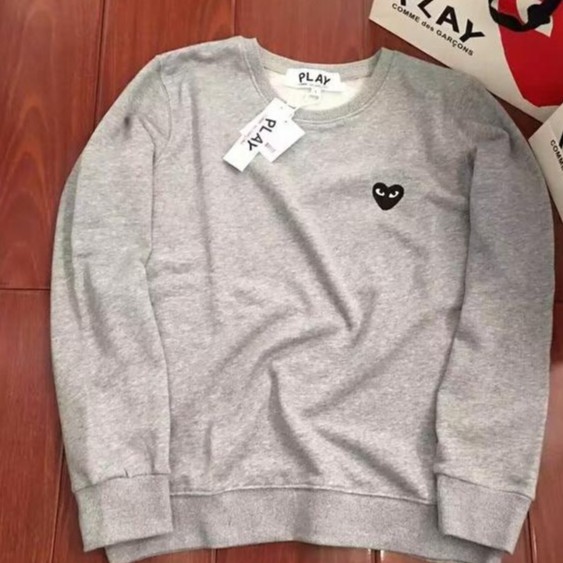 cdg play crewneck