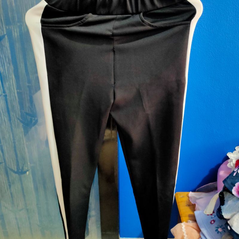 Celana Training Wanita size S bahan stretch dan adem