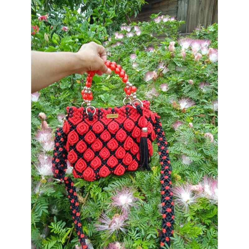 Tas talikur motif mawar timbul