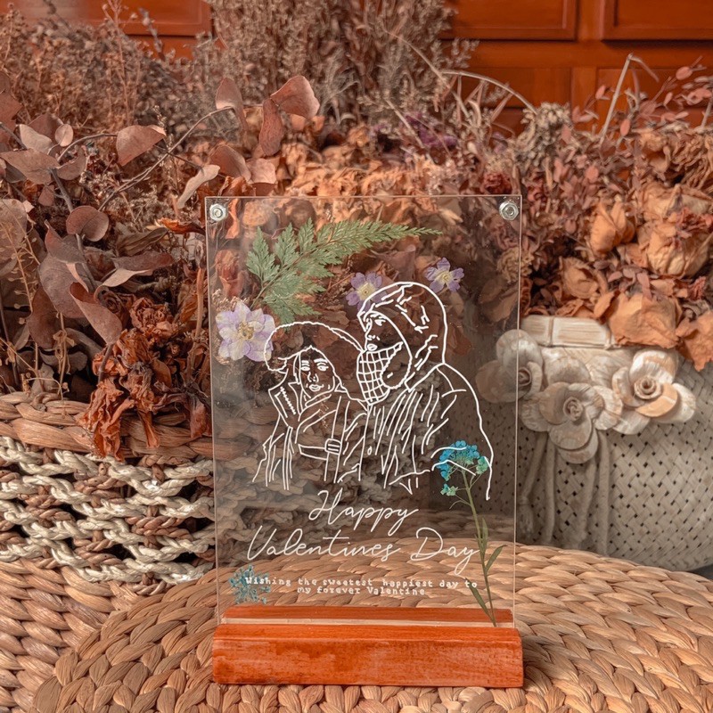 

CUSTOM PRESSED FLOWER ACRYLIC