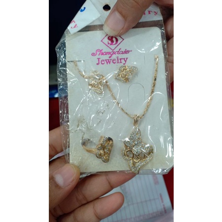 Set  mewah,cantik, 1set dapat kalung, gelang, cincin