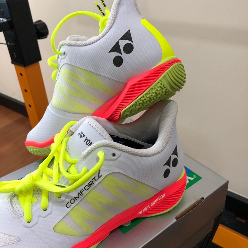 Sepatu Yonex Comfortz3 white