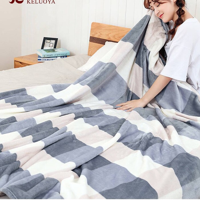 Selimut bulu halus motif kotak 150x200 impor terlaris termurah