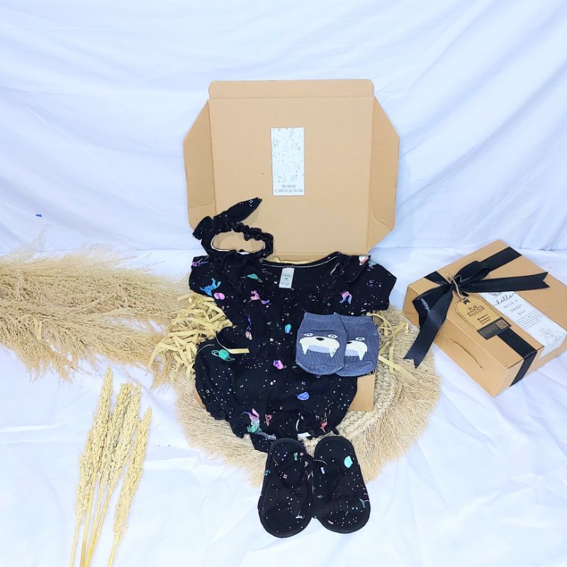 KADO BAYI | HAMPERS BAYI | JUMPER BAYI | JUMPSUIT BAYI | DRESS BAYI PEREMPUAN | BAJU BAYI LAKI LAKI | HAMPERS BAYI NEWBORN | HAMPERS BABY BOY | HAMPERS BABY GIRL | SETELAN ANAK LAKI LAKI | SETELAN ANAK PEREMPUAN | BABY GIFT | PARCEL NEWBORN | KADO LAHIRAN-galxystardust+sandal