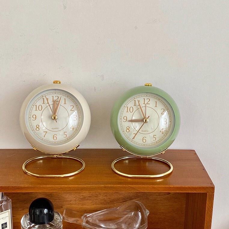 D2N8 Quartz Vintage Alarm Clock  desktop bedside mute round paint clock Pum Jam Weker MV9