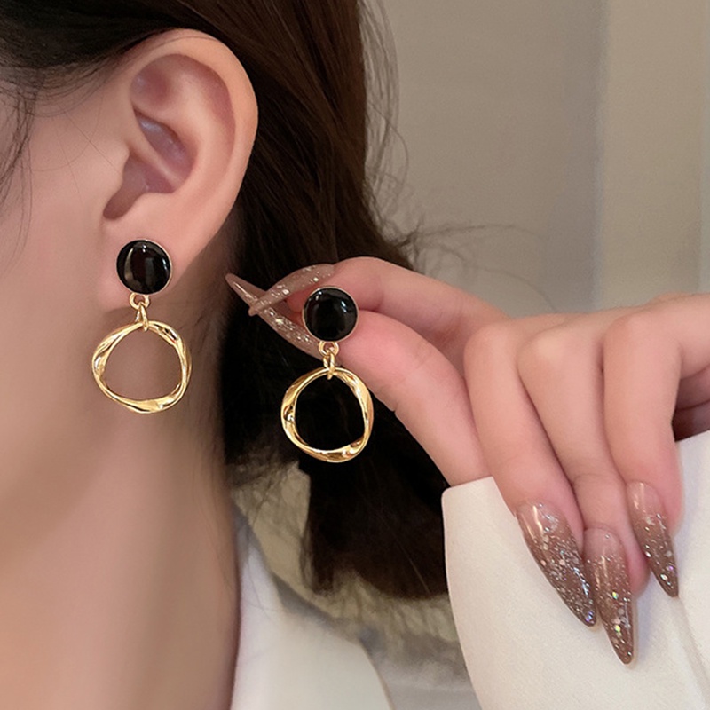 Anting Kait Gantung Wanita Desain Bunga Hitam Hati Berlian Imitasi Gaya Simple Untuk Hadiah