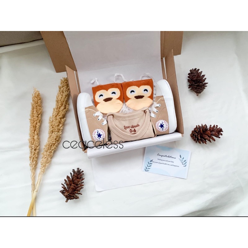 Hampers New Born Baby Hampers Bayi Kado Lahiran Kado Bayi Baju Bayi Sepatu Bayi Gift Box Baby-Casual Brown D