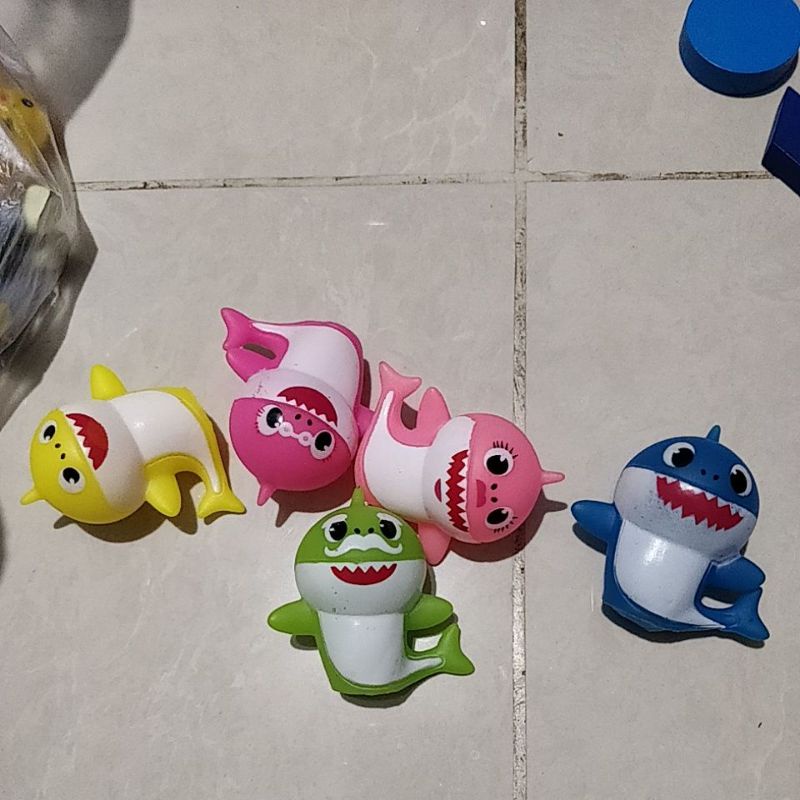 topper baby shark