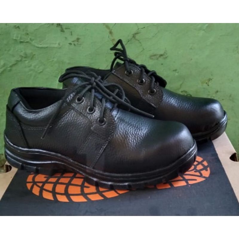 SEPATU SAFETY KRUSHERS  MURAH/SEPATU PRIA/SEPATUSAFETY KULIT ASLI SOL KARET UJUNG BESI 033