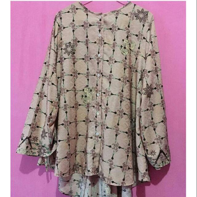 Kuranji Top Ria Miranda