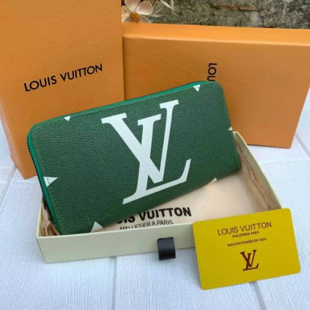 

DOMPET Lv INCLUDE BOX,DUSTBAG,SERTI.PACKING BUBBLE WRAP